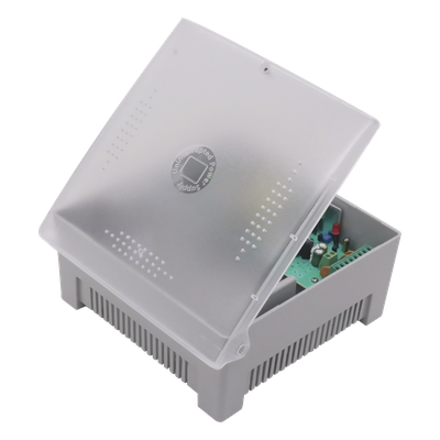 Fuente de Poder con Gabinete de 4 Salidas de 11 – 15 Vcc / 5 Amper /  Voltaje de Entrada: 96 – 264 Vca / Soporta Protección contra Sobrecorriente de Salida, Protección contra Cortocircuito / Led Indicador