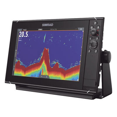 Pantalla Náutica NSS12 evo3S / Pantalla SolarMAX IPS 12 Pulgadas / Procesador iMX 8 / Ecosonda Integrada 1kW CHIRP / Conectividad Inalámbrica / Cartografía C-MAP® Preinstalada / Compatibilidad con Accesorios Simrad / Montaje Flush