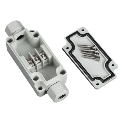 Caja de Conexión Exterior con Terminales Intermedias para 3 Líneas (Tornillo simple). Incluye Glándulas.